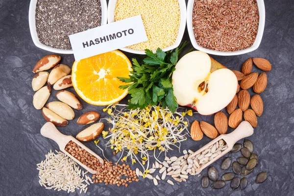 Inscriptie Hashimoto Met Heilzame Voedzame Eten Voor Schildklier Gezonde Ingrediënten — Stockfoto