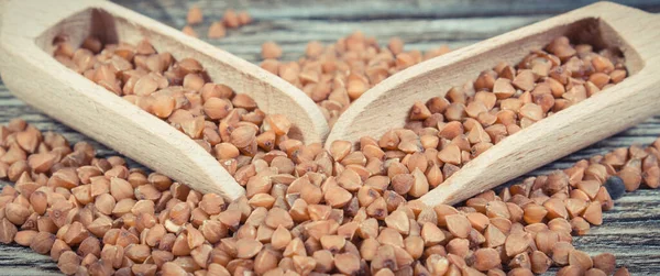 Kaynak olarak sağlıklı karabuğday doğal vitaminler, mineraller ve diyet lifleri. Besleyici yiyecekler.