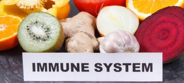 Taze meyve ve sebzeli yazıt bağışıklık sistemi. Doğal vitaminler, mineraller ve beslenme lifleri
