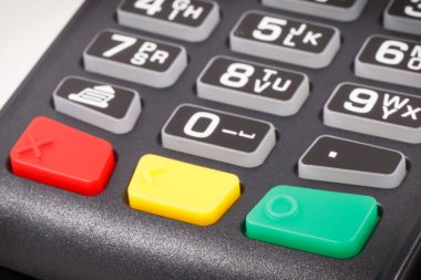 Kredi kartı okuyucu, nakit ödemelerde kullanılan bir cihaz. Ödeme terminali. Finans ve bankacılık kavramı