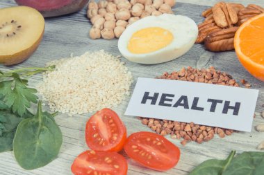 Kaynak olarak sağlıklı besleyici ürünler veya malzemeler doğal B9 vitamini, beslenme lifleri ve diğer çeşitli mineraller