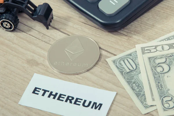 Ethereum Mynt Dollar Miniatyr Grävmaskin Och Miniräknare Kryptovaluta Symbol Internationell — Stockfoto