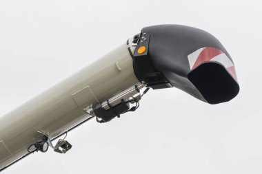 Hasat makinesinin bir parçası olarak metal boru. Tarım ekipmanlarının ayrıntıları. Teknoloji