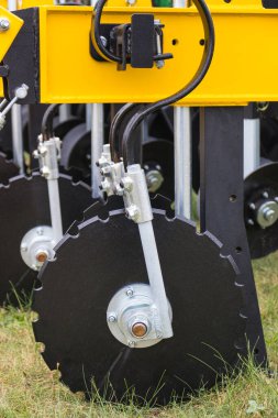 Tarımsal disk harrow. Detay ve makinenin bir parçası