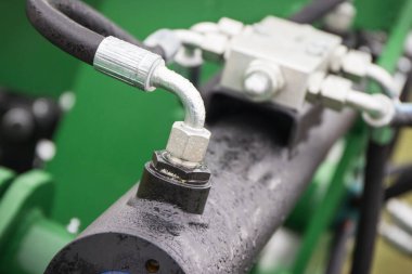 Siyah piston, aktüatör ve pnömatik ya da hidrolik makinedeki diğer mekanizmalar. Teknoloji ve mühendislik