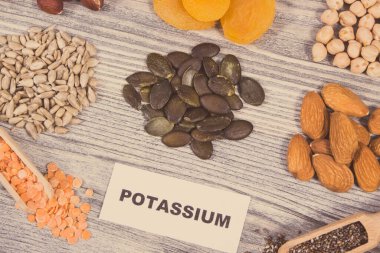 Doğal potasyum, K vitamini ve mineral içeren sağlıklı besin maddeleri