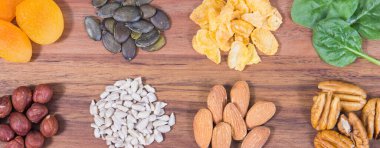 Magnezyum, diyet lifleri ve diğer vitaminler ve mineraller içeren besleyici sağlıklı yiyecekler