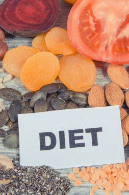 Yazıt diyeti ve sağlıklı besleyici yiyecekler kaynak olarak doğal potasyum, K vitamini, mineraller ve beslenme lifleri