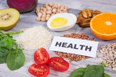 Kaynak olarak çeşitli ürünler veya malzemeler doğal B9 vitamini ve diğer mineraller