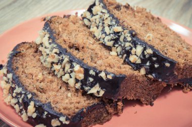 Fındık ve kuru üzümlü kabak hamuru parçaları. Taze ev yapımı lezzetli tatlı.