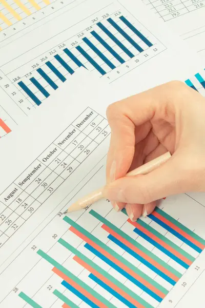 Lápiz Gráfico Financiero Que Muestra Diferentes Estadísticas Producción Ventas Concepto — Foto de Stock