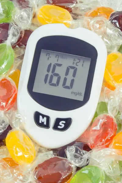 Glukosemessgerät Mit Hohem Zuckergehalt Und Bunten Bonbons Gesunder Lebensstil Ernährung Stockbild