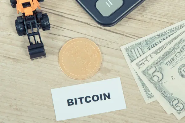 Bitcoin Billetes Dólar Excavadora Miniatura Calculadora Símbolo Criptomoneda Pago Red Imágenes De Stock Sin Royalties Gratis