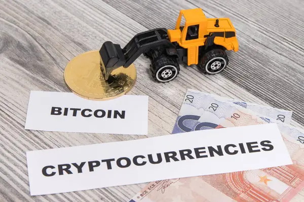 Bitcoin Miniaturowy Koparka Euro Symbol Kryptowaluty Międzynarodowa Płatność Sieciowa Koncepcja Obrazy Stockowe bez tantiem