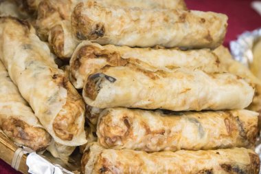 Et ve sebzeli taze kızarmış aromatik börek. Geleneksel Çin mutfağı