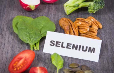 Doğal selenyum, beslenme lifleri ve diğer vitaminler ve mineraller olarak besleyici sağlıklı yiyecekler