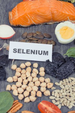 Doğal selenyum, diyet lifleri ve diğer vitamin ve mineraller olarak sağlıklı besinler