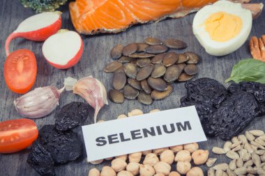 Doğal selenyum, diyet lifleri ve diğer vitamin ve mineraller olarak sağlıklı besinler