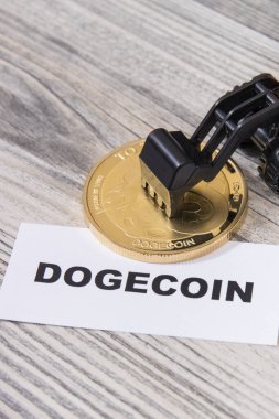 Dogecoin ve minyatür kazıcı. Kripto para biriminin sembolü. Uluslararası ağ ödemesi. Finans kavramı
