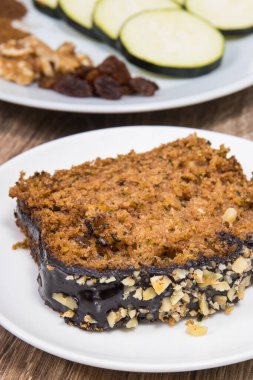 Fındık ve kuru üzümlü kabak hamuru parçaları. Taze ev yapımı lezzetli tatlı.