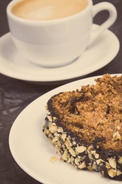 Kabaktan yapılmış taze fırınlanmış hamur işi ve bir fincan beyaz kahve. Tatlı nefis.