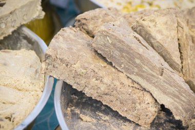 Kakao ve vanilyalı halva. Geleneksel Balkan tatlısı