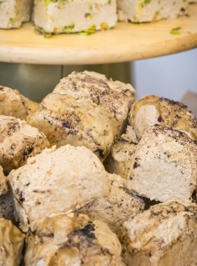 Kahveli ve vanilyalı halva. Geleneksel Balkan tatlısı