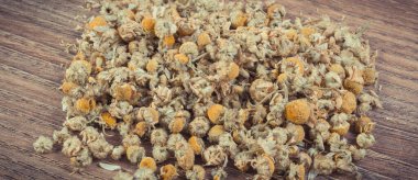 Vitamin ve mineral içeren sağlıklı doğal papatya çayı. Bitkisellik ve alternatif tıp