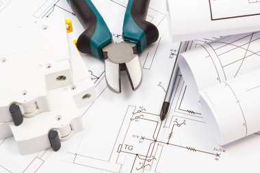 İş aletleri, elektrik sigortası ve elektrik tesisatı olan konut planlarının şemaları. Ev konsepti inşa ediliyor