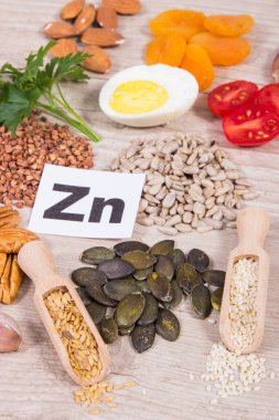 Doğal çinko, beslenme lifleri, diğer vitaminler ve mineraller içeren besin maddeleri. Sağlıklı beslenme için en iyi besin.