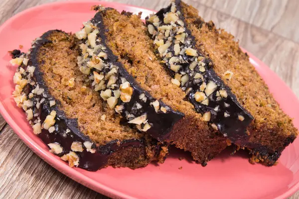 Kabak ve kuru üzümlü ev yapımı taze hamur işi.