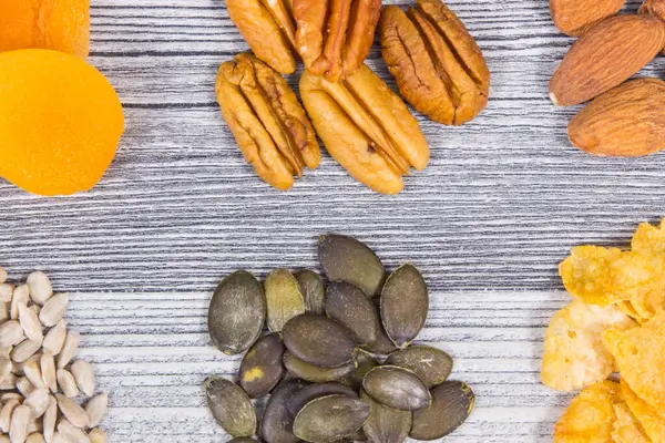 Magnezyum, vitamin ve mineral içeren sağlıklı malzemeler. Besleyici yiyecekler.