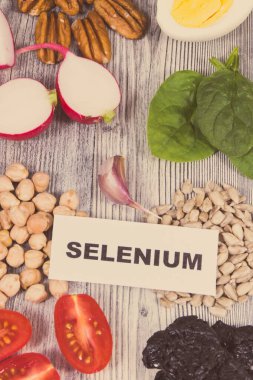Doğal selenyum ve diğer vitamin ve mineralleri içeren sağlıklı besinler