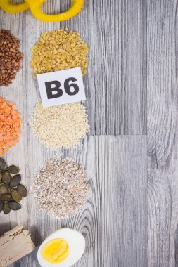 Sağlıklı besleyici gıdalar kaynak olarak doğal B6 vitamini, diyet lifleri ve diğer çeşitli mineraller. Metin veya yazı için yer