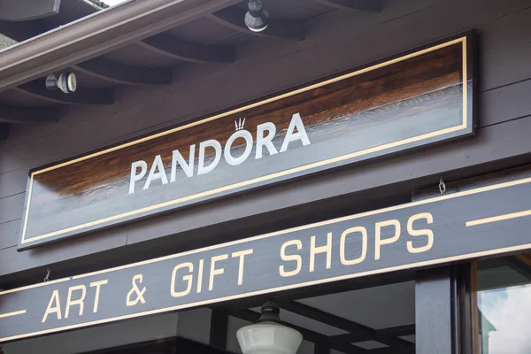 Banff Canada Julho 2023 Pandora Art Gift Shop Sinal Negócios — Fotografia de Stock