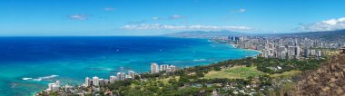 Waikiki plaj manzarası ve okyanus manzaralı, Diamond Head gözcülüğünden Honolulu şehir manzarası.