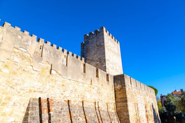 Lizbon, Portekiz 'in Alfama ilçesinde tarihi Aziz George Şatosu (Castelo de Sao Jorge)