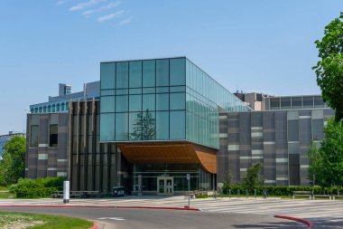 CALGARY, CANADA - 10 Haziran 2025: Calgary Üniversitesi 'nde Taylor Öğretim ve Öğrenim Enstitüsü, 1944 yılında başlayan ve 35.000' i aşan bir kamu araştırma üniversitesi.