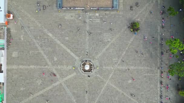 Luftaufnahmen Halten Das Geschäftige Treiben Auf Dem Zentralen Platz Der — Stockvideo
