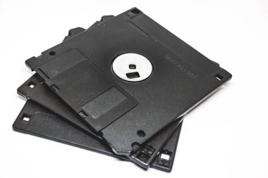 Disket beyaz arkaplanda izole edildi