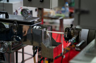 Yüksek teknoloji plastik kamış endüstriyel, ham madde plastik şişe üretimi, hassas plastik şişe üfleme yöntemi