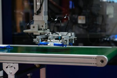 Yüksek teknoloji plastik bardak imalat sanayi, hammadde plastik şişe üretimi, hassas plastik sıcak enjeksiyon yöntemi