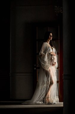 Hamilelik güzel bir an. yuvarlak göbek. 