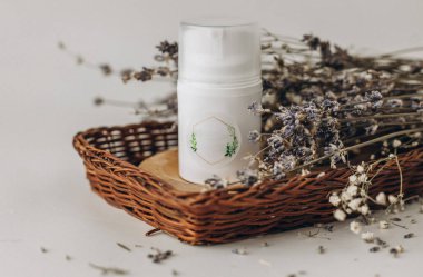 El yapımı ürünler, bakım ürünleri, dekoratif kozmetikler.