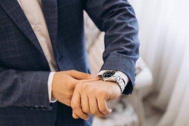 Saat, dekorasyon evin içinde. pratik bir hediye.. 