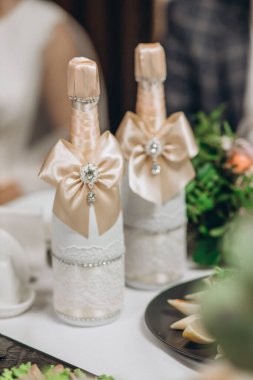 düğün dekoru, çiçekler, dekorasyon ve kemerler.. 