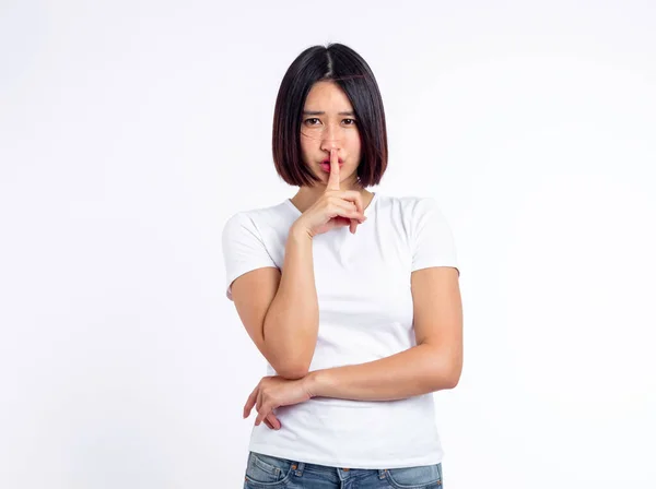 Ung Kvinna Asiatisk Leende Ansikte Vit Shirt Isolerad Vit Bakgrund — Stockfoto
