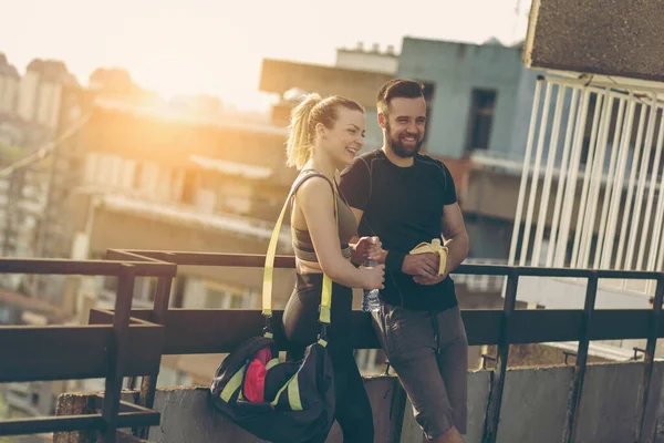 Young Couple Standing Building Rooftop Terrace Resting Talking Hard Workout — Stock Photo, Image