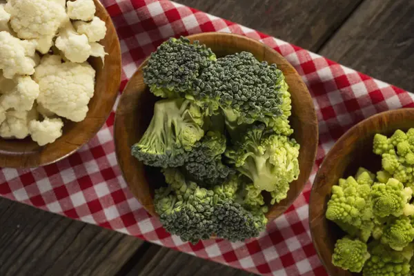Top View Fresh Pieces Romanesco Broccoli Broccoli Cauliflower Small Rustic — Stock Photo, Image