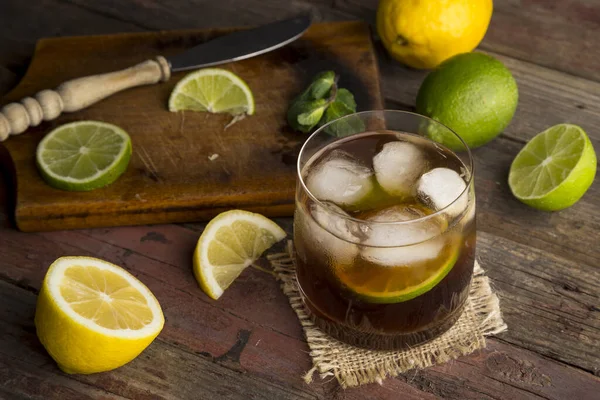 Vue Angle Élevé Verre Cuba Libre Cocktail Avec Rhum Coke — Photo